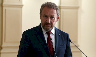 'Nobel verilen Handke vampir aydınlar kategorisinde'