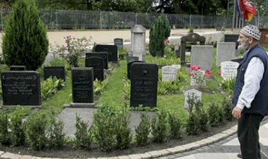 Hollanda'da Müslümanlar mezarlık yapmak için bağış topluyor