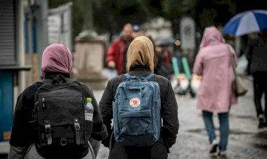 İsveç'te başörtüsü yasağını uygulamayan okul müdürüne ölüm tehdidi