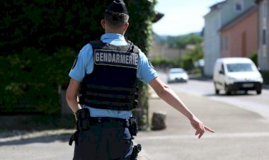 Fransa insanları siyasi görüşüne ve etnik kökenine göre fişleyecek