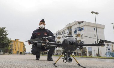 İtalya'da polis yoldan geçenin ateşini ölçen drone kullanımına başladı