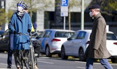 Almanya'da mağazalar, okullar ve berberler kademeli olarak açılacak